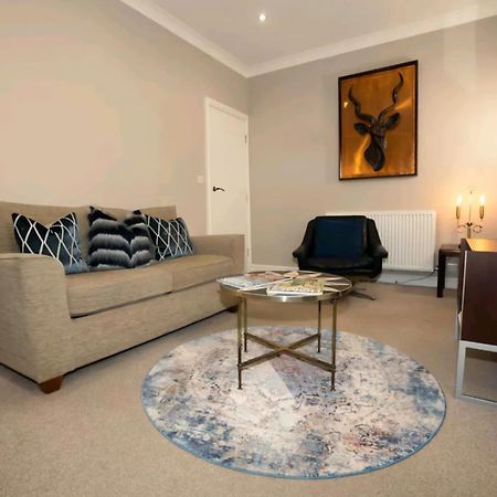 Stones Throw Apartment สการ์โบโรห์ ภายนอก รูปภาพ